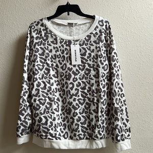 Womens casual leopard print sweatshirt.